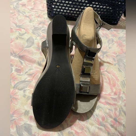 NWOT Alia, size 11M, metallic-grey, dress, wedge-heeled, sandals, gem accents 🤩 - Picture 4 of 4